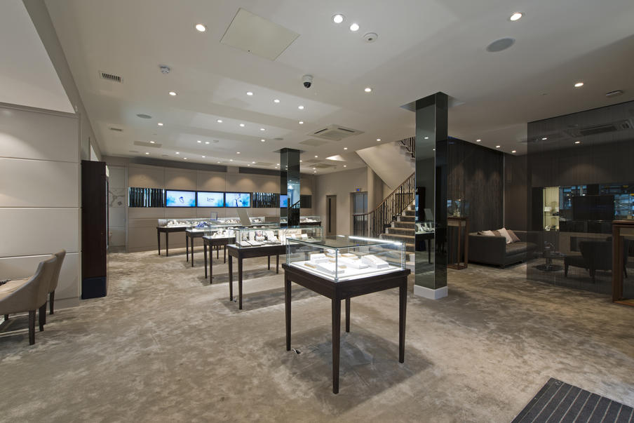 Our new luxury flagship store on George Street is home to the finest diamonds and largest selection of Swiss watches in the city. Join us for a glass of bubbly and find the perfect present or treat for yourself.
