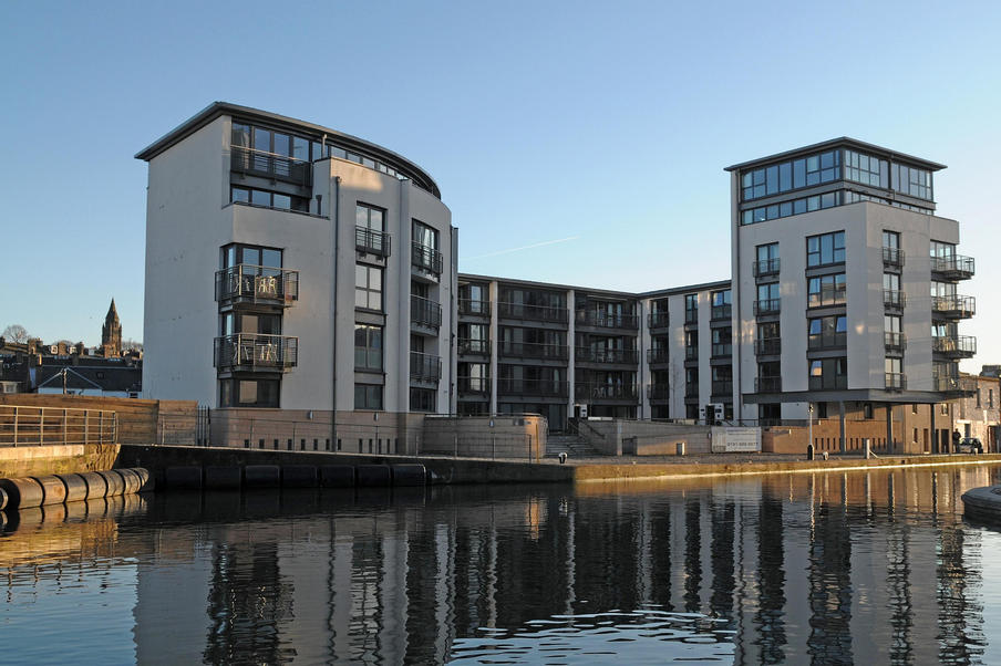 Fountain Court Apartments EQ2 is situated on the banks of the regenerated Union Canal.