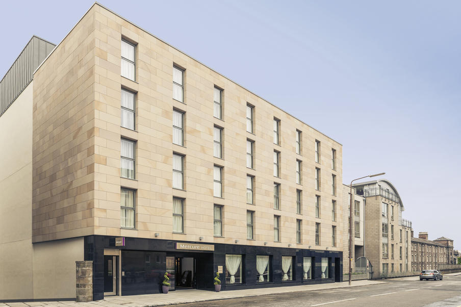 New-built, pre cast concrete walls, in residential area in city centre