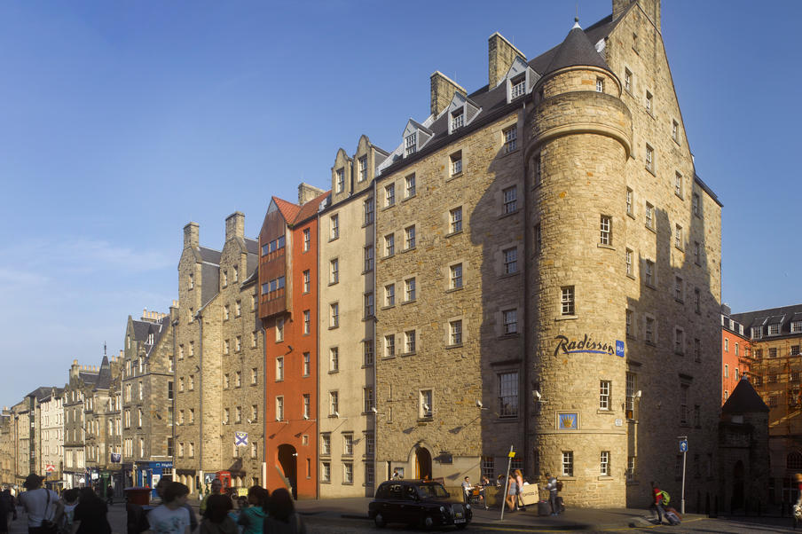Front view of hotel from Royal Mile