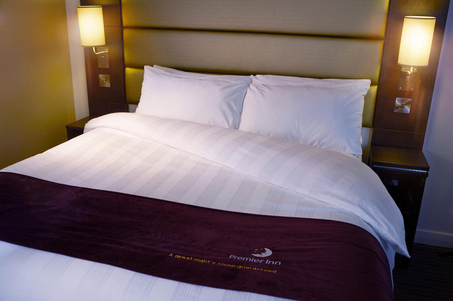 Bedroom setting of Premier Inn Edinburgh City Centre (York Place)