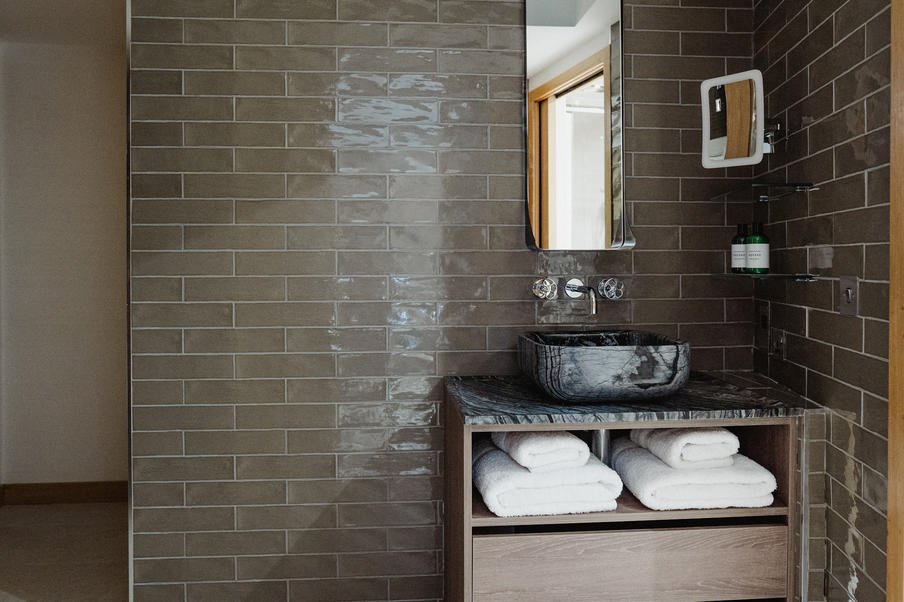 market-street-hotel-ante-bathroom-marble-sink